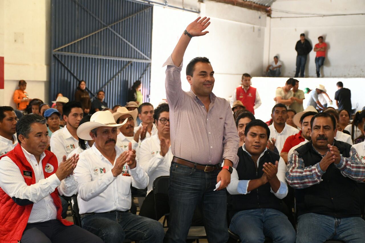 Toma protesta Mariano González a estructuras del MT